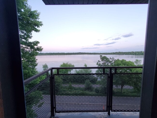 Building Photo - Large two bedroom top floor Condo....over looking lake Harriet.