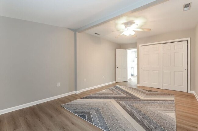 Building Photo - 18 Azalea Ln