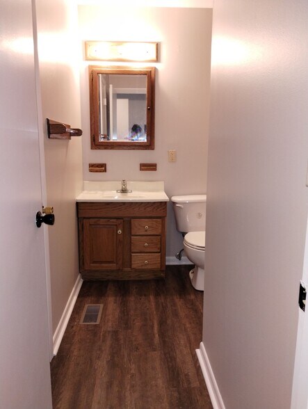 Building Photo - 728 Red Deer Ln