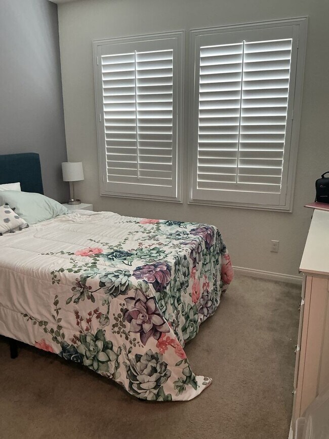 Building Photo - Riverside Home