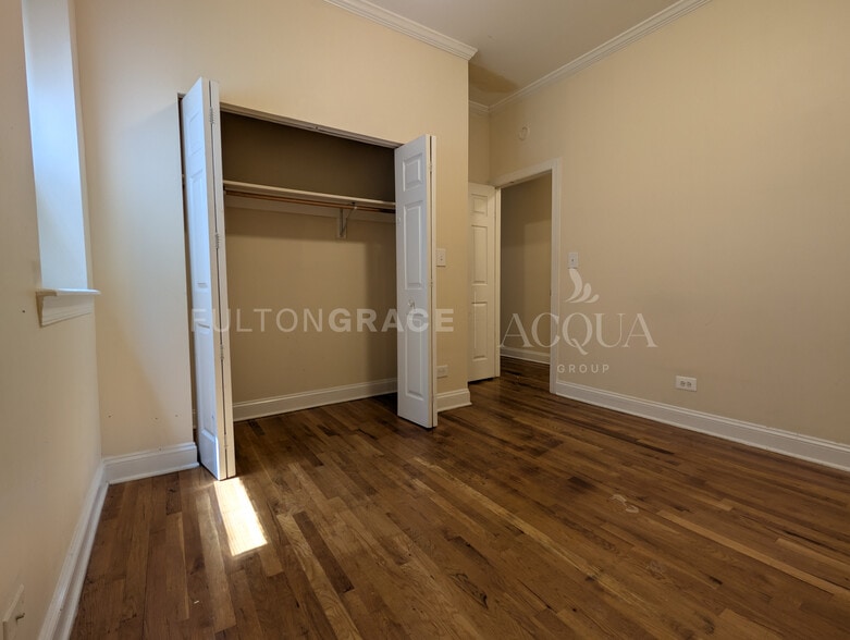 Building Photo - 6935 N Oakley Ave