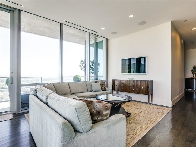 Building Photo - 1301 Throckmorton St