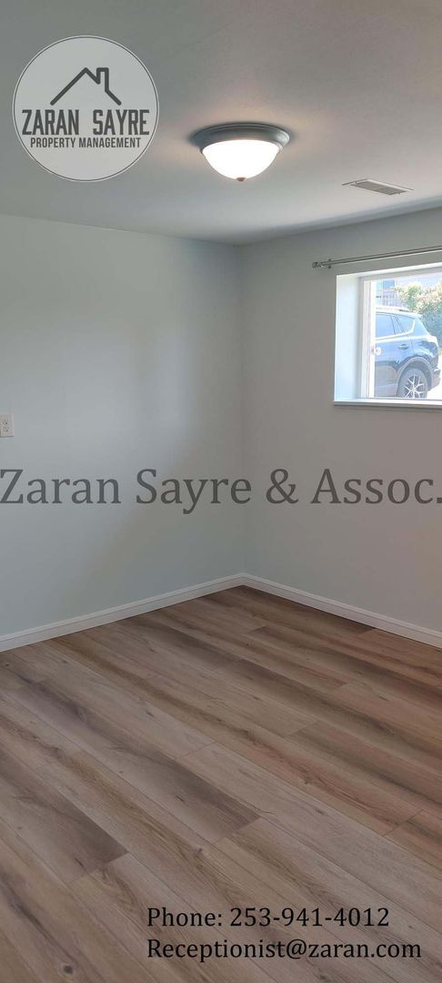Building Photo - 483- Fully Renovated 4 Bedroom on Quiet Cu...