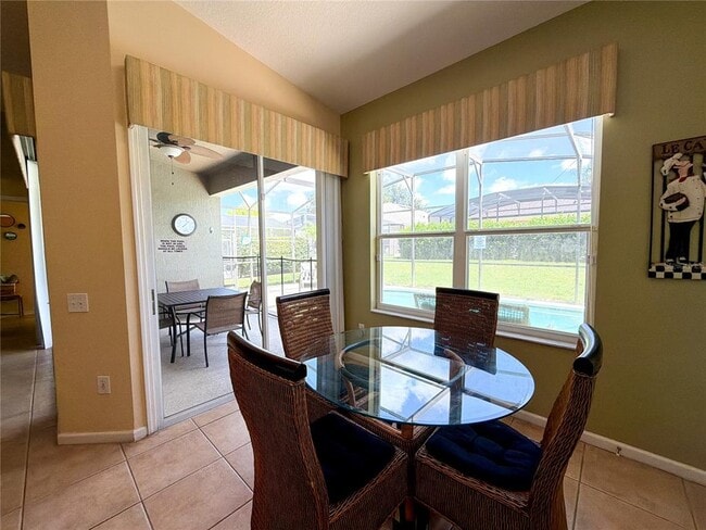 Building Photo - 8127 Fan Palm Way