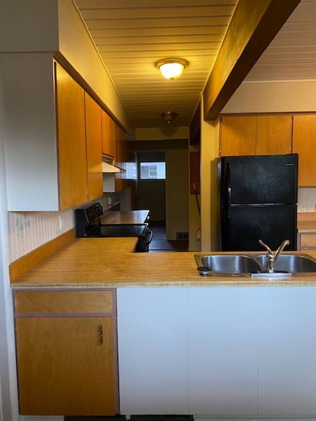 Building Photo - 708 Park Ave