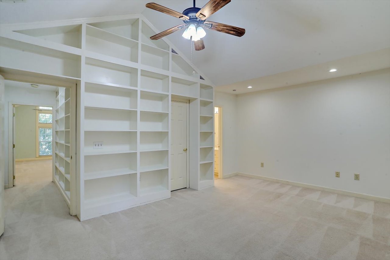 Building Photo - 1330 Roxbury Ct