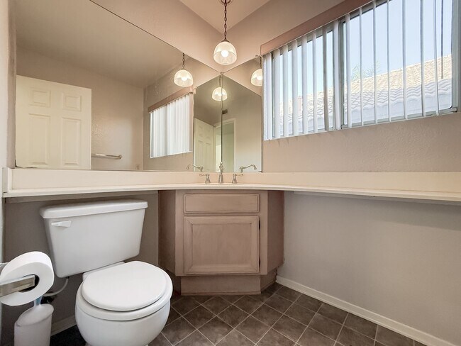 Building Photo - 40041 Zamura Ct