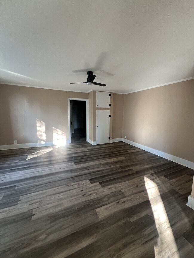 Building Photo - 205 S Walters St