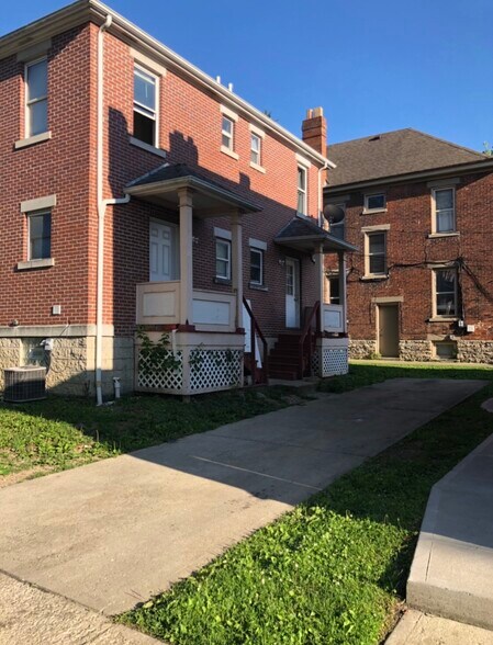Building Photo - 1639 Summit St