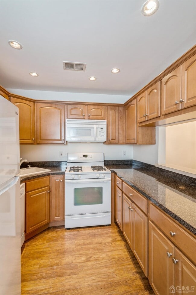 Building Photo - 101 Quince Ct
