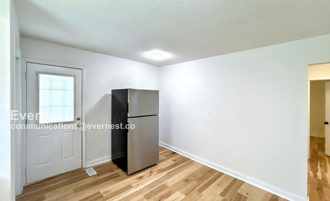 Building Photo - 3620 Missionaire Ave