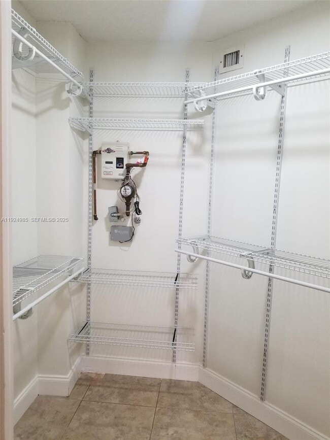 Building Photo - 8290 Lake Dr