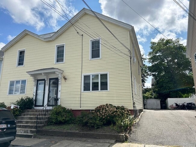 Primary Photo - 8 Richardson St