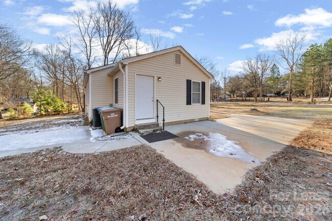 Building Photo - 5309 Waxhaw-Marvin Rd