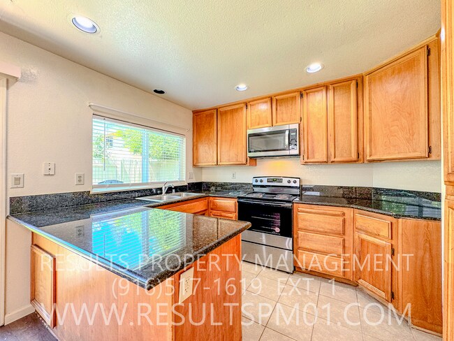 Building Photo - Beautiful upgraded Rocklin 3 Bedroom