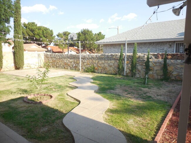 Building Photo - 11448 Lake Alice Dr