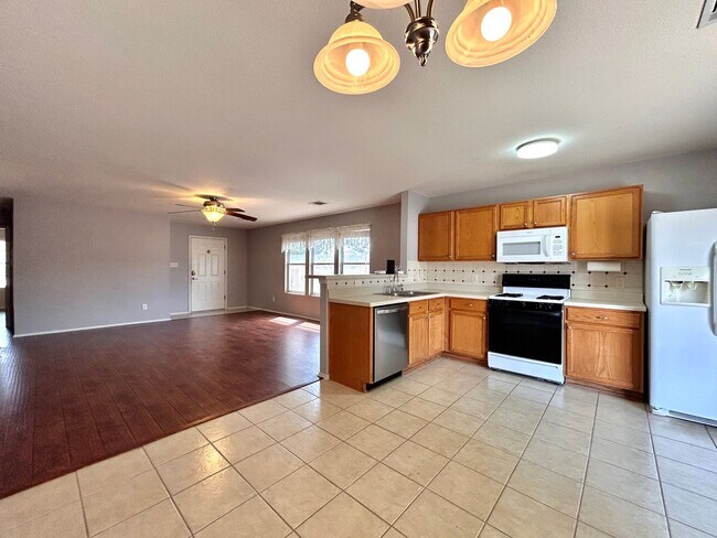 Building Photo - 3 Bed | 2 Bath – Cozy One-Level Home with ...