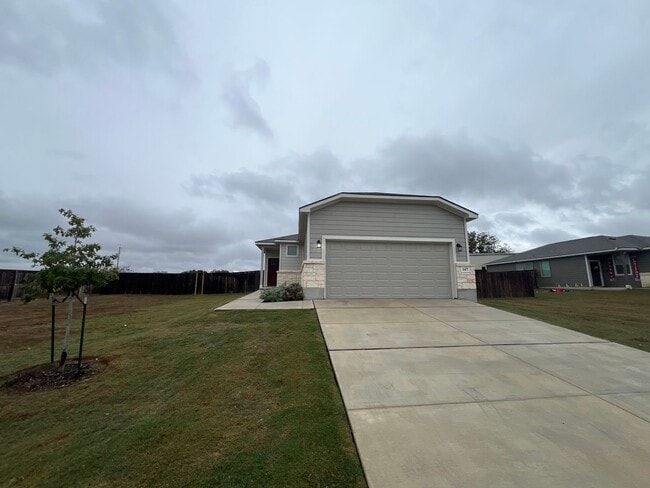 Building Photo - Beautiful 3/2 Single Story Home in Cibolo, TX