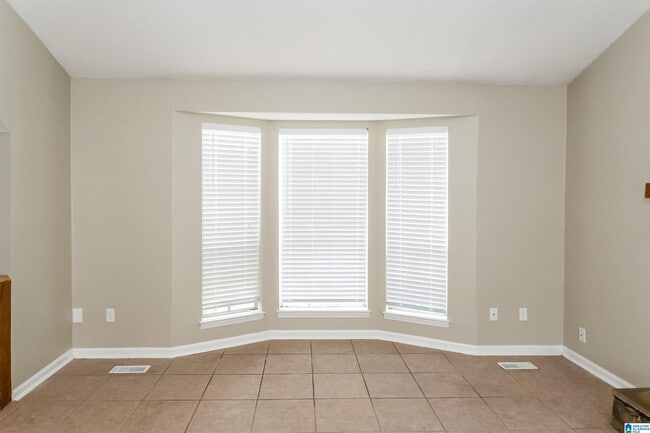Building Photo - 320 Willow Glen Ct