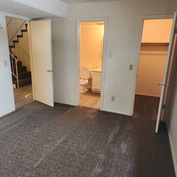 Building Photo - 2448 S Evanston St