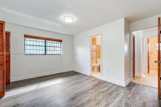 Building Photo - 1048 NW 32nd Pl