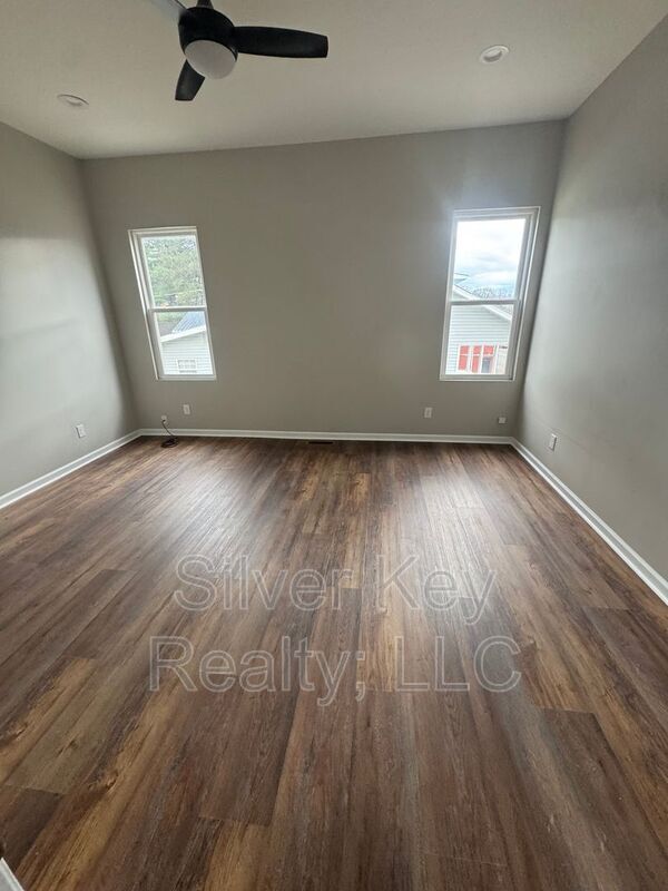 Building Photo - 203 Green St