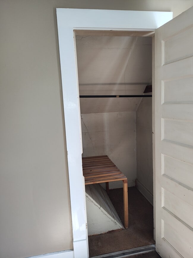 Building Photo - 1859 Mount Vernon St