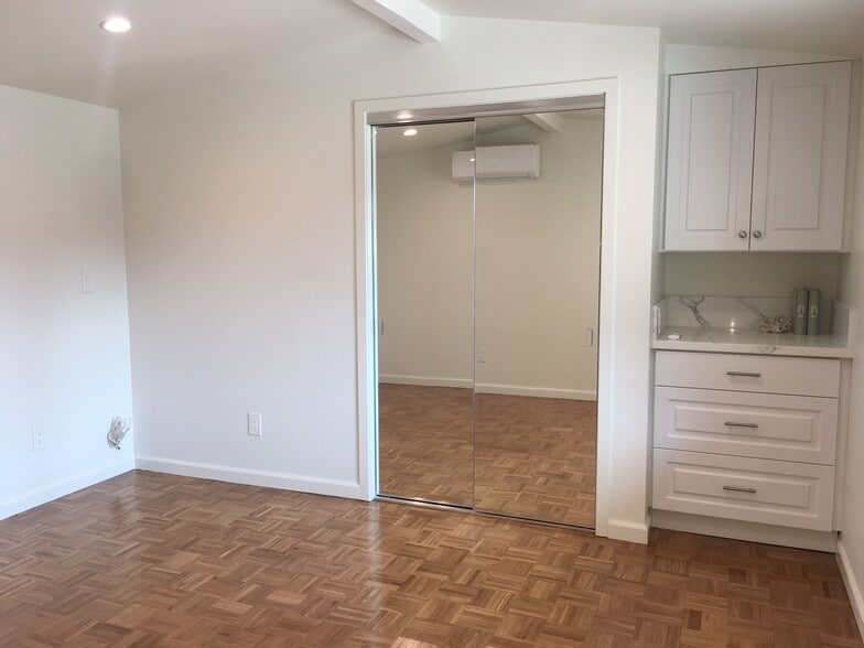 Building Photo - 10022 Kester Ave