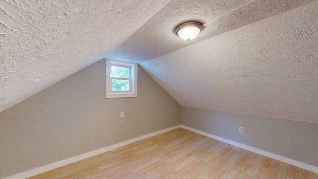 Building Photo - Clark / Fulton - 3 Bedrooms - 1 Bath - Sin...