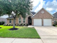 Building Photo - 2115 Mooncrest Dr
