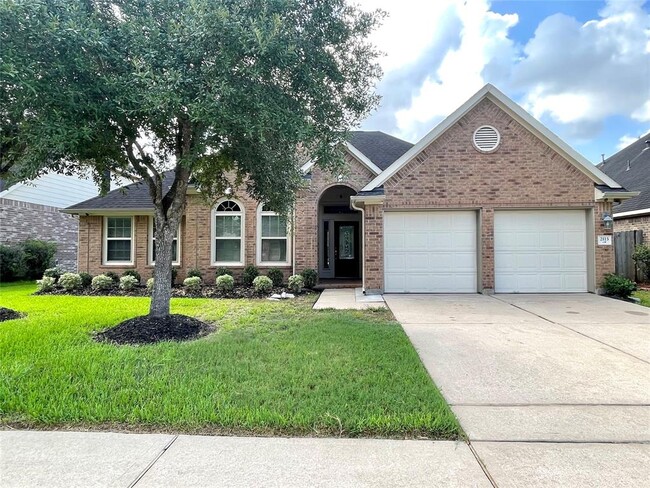 Primary Photo - 2115 Mooncrest Dr