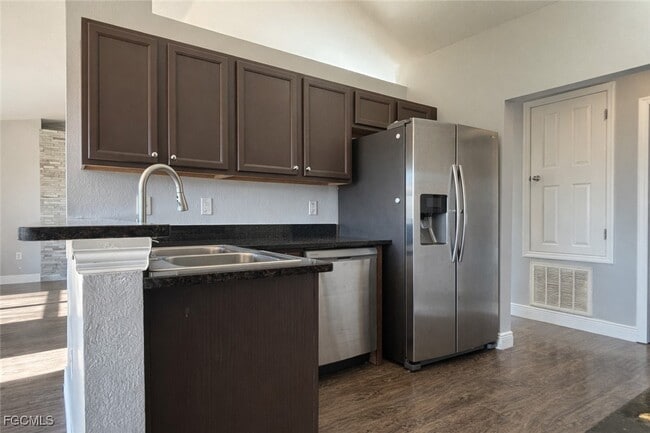 Building Photo - 1222 NE 40th Terrace