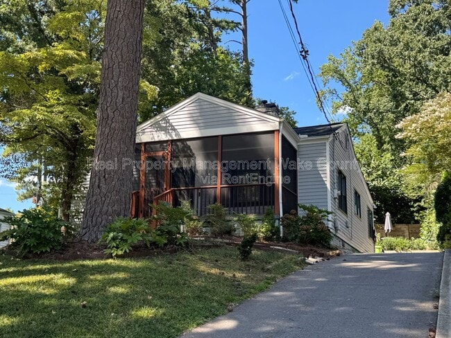 Building Photo - 3018 Medlin Dr