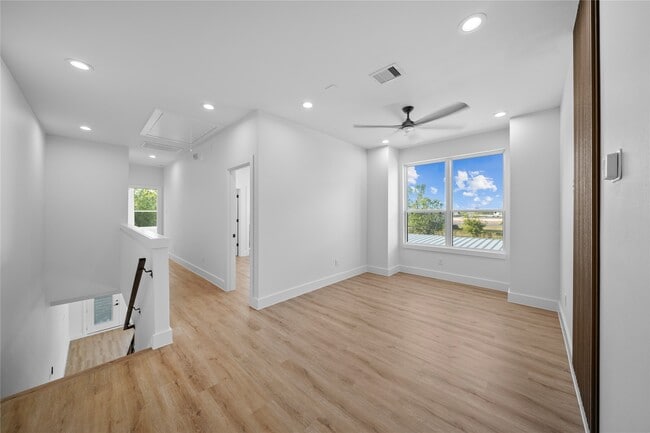 Building Photo - 4323 Rogers St