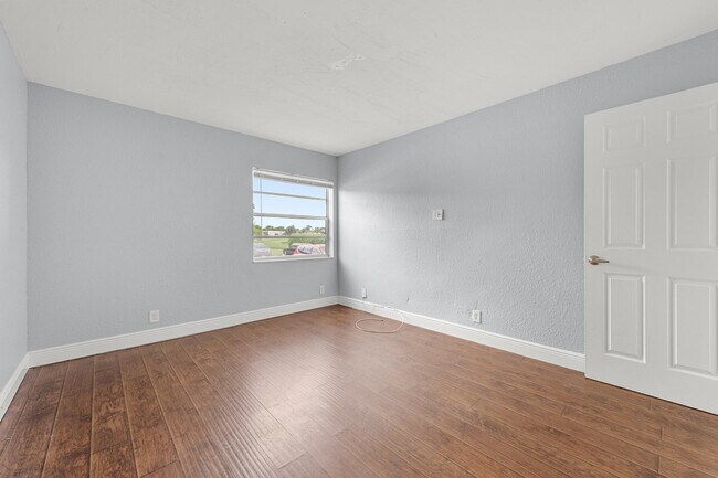 Building Photo - 339 Normandy Ln