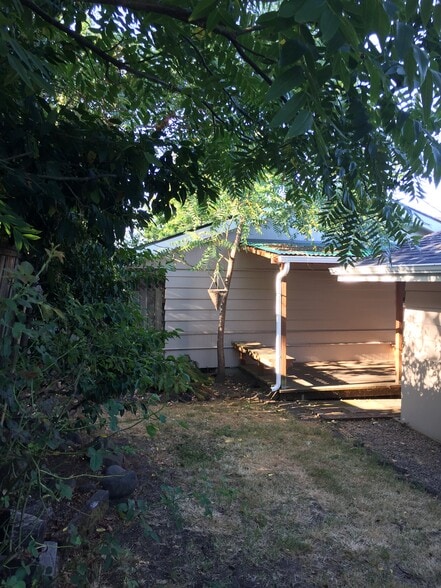 Building Photo - 3073 Alder St