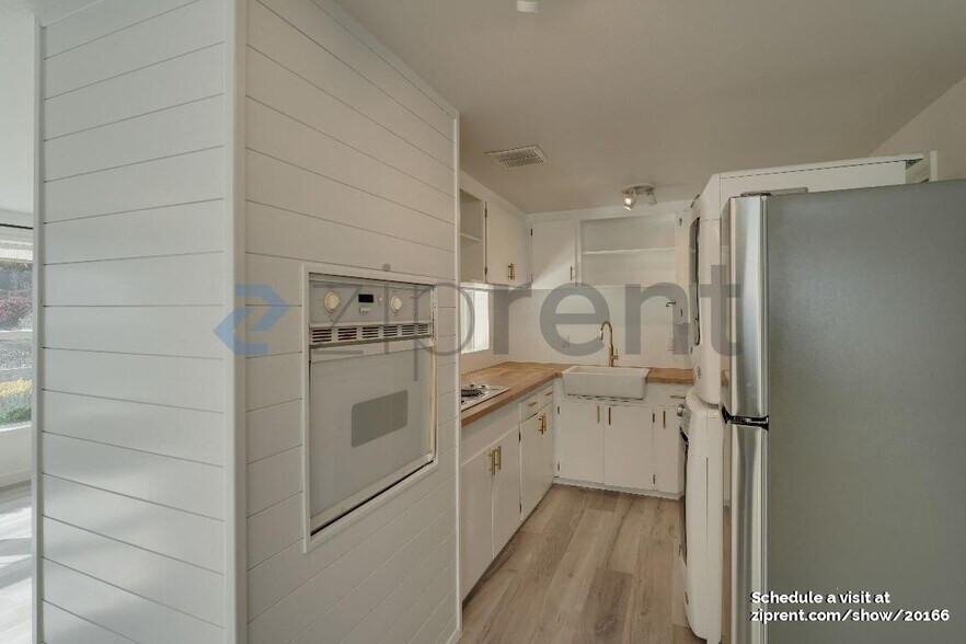 Building Photo - 23407 Hedlund Ave