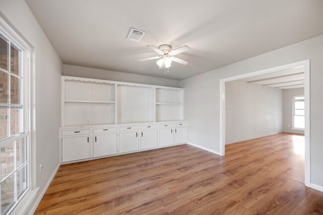 Building Photo - 23864 White Oak Ct