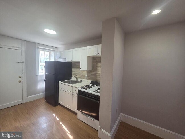 Building Photo - 137 S 56th St