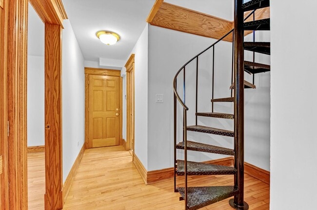 Building Photo - 3806 N Greenview Ave