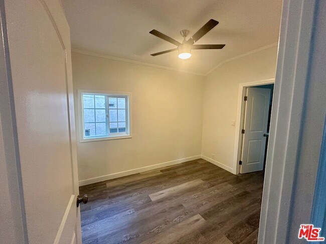 Building Photo - 1762 1/2 N Las Palmas Avenue Unit