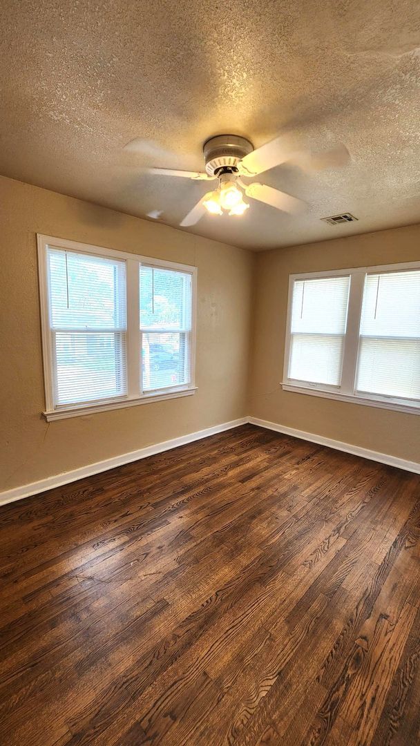 Building Photo - 1017 N Tabor Dr