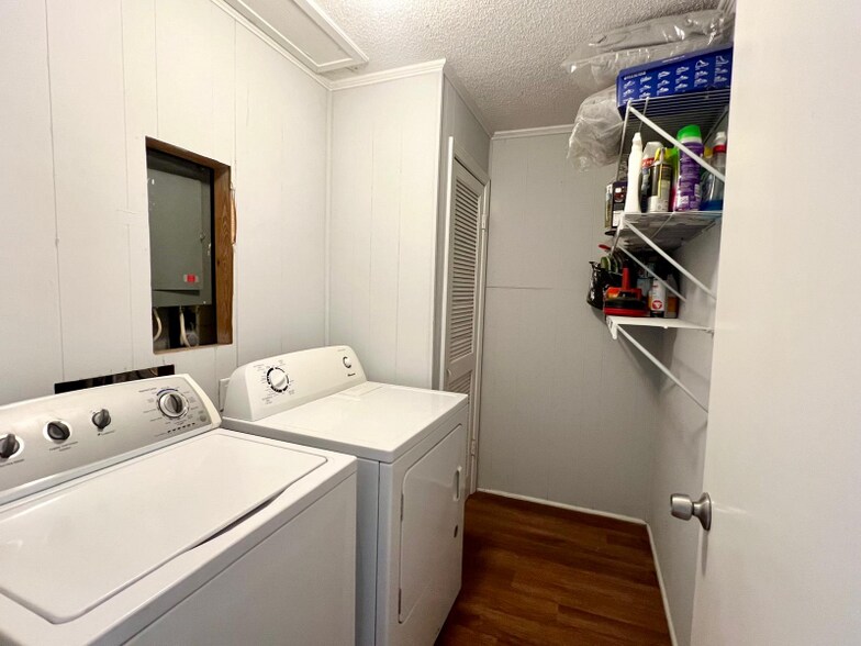 Building Photo - 5615 Southampton Rd