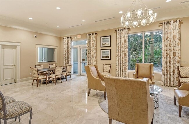 Building Photo - 800 N Tamiami Trl