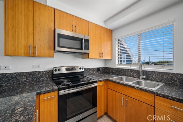 Building Photo - 585 Glenneyre St