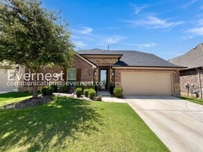 Building Photo - 4 Bed/2 Bath Home with Garage & Fenced Yard / Pet-Friendly / Available Now!