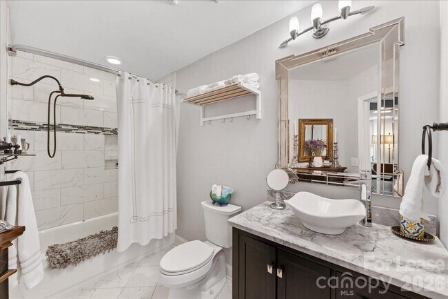 Building Photo - 401 N Church St