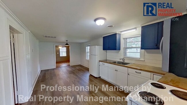 Building Photo - Renovated 2 BD/2 BA All Brick Cottage Near Cargo and Soda Pop Districts