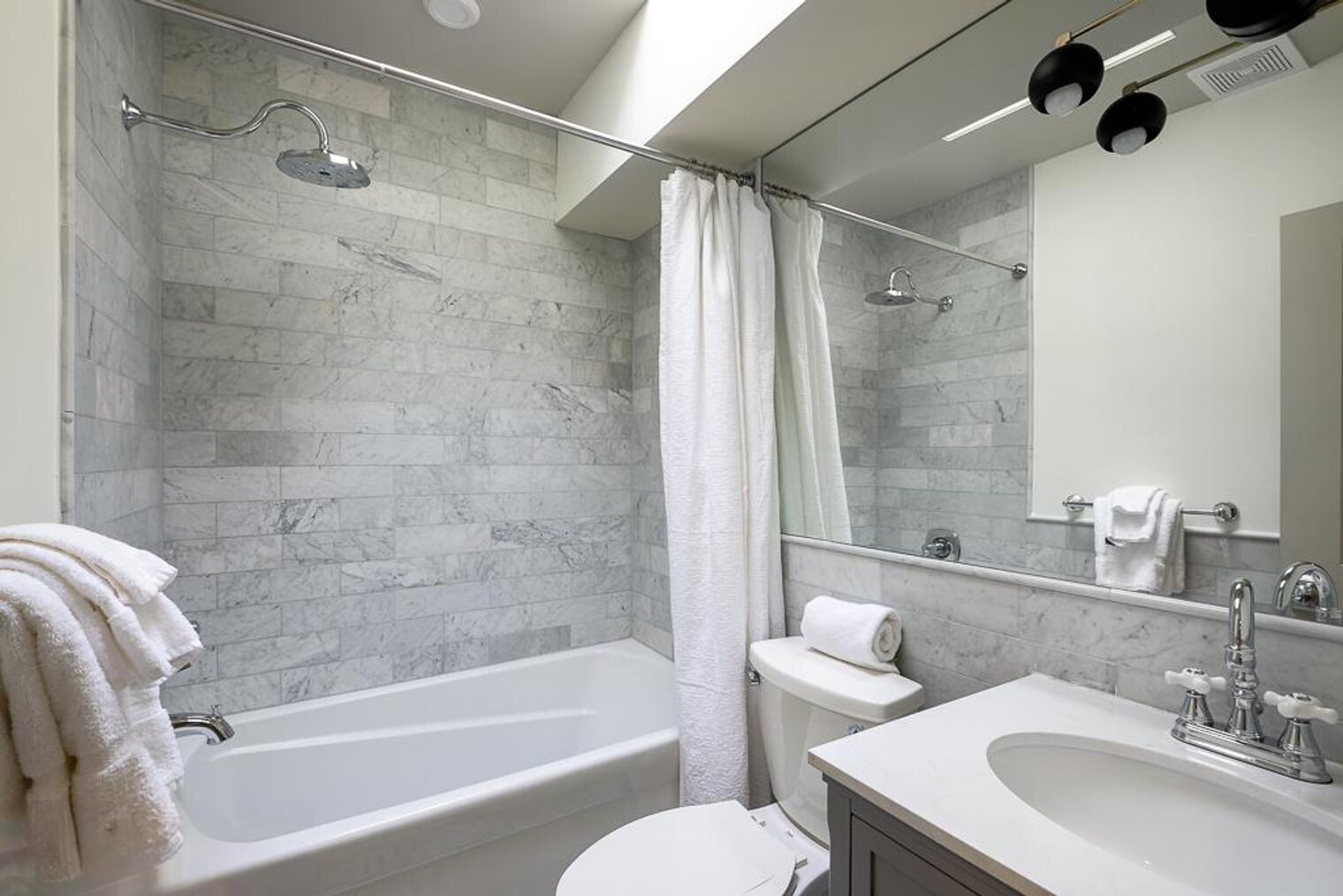 Building Photo - 2100 Newport Pl NW