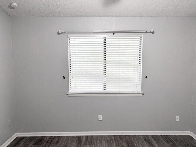 Building Photo - 1009 Markham Ln